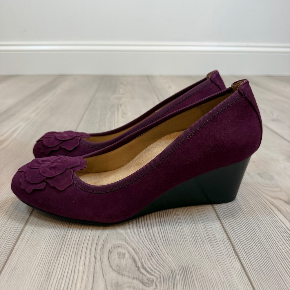 NEW Vionic Elevated Hayes Plum Purple Suede Floral Wedge Pumps 9 389HAYES